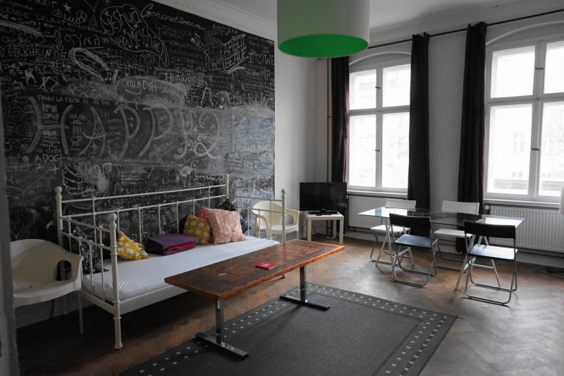 chalkboard wall airbnb moabit berlin apartment